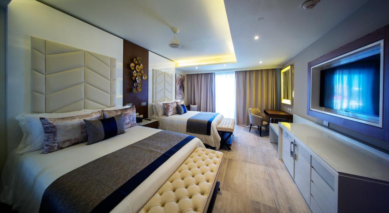 Luxury Chairman Three Bedroom Suite Swim Out Diamond Club